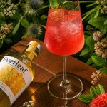 Red Azzurra cocktail and bottle of Everleaf