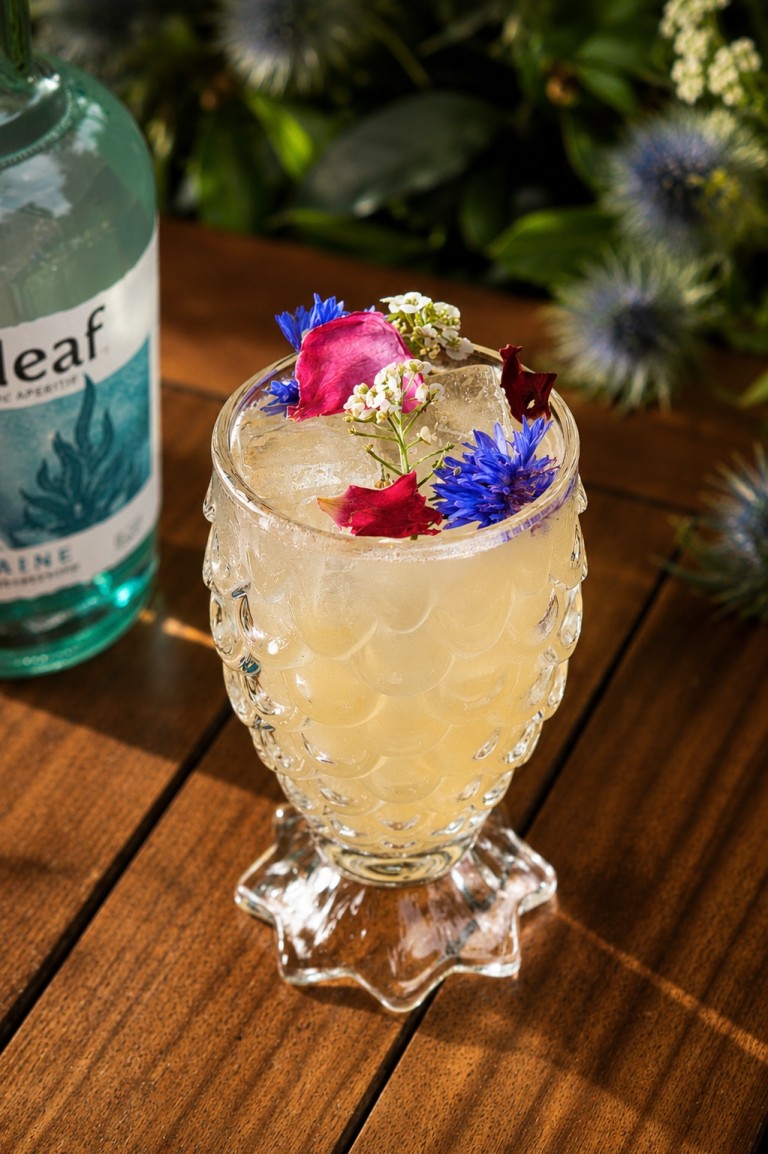 Elegant alcohol-free botanical mocktail garnished with edible flowers and served at Azzurra Chelsea, Chelsea’s destination for premium Italian dining and cocktails.