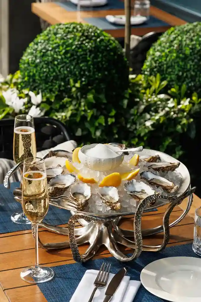 Azzurra oyster platter