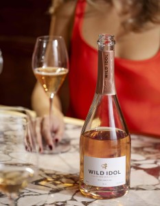 Wild Idol alcohol-free sparkling rosé served at Azzurra Chelsea, an Italian seafood restaurant in Chelsea, London.